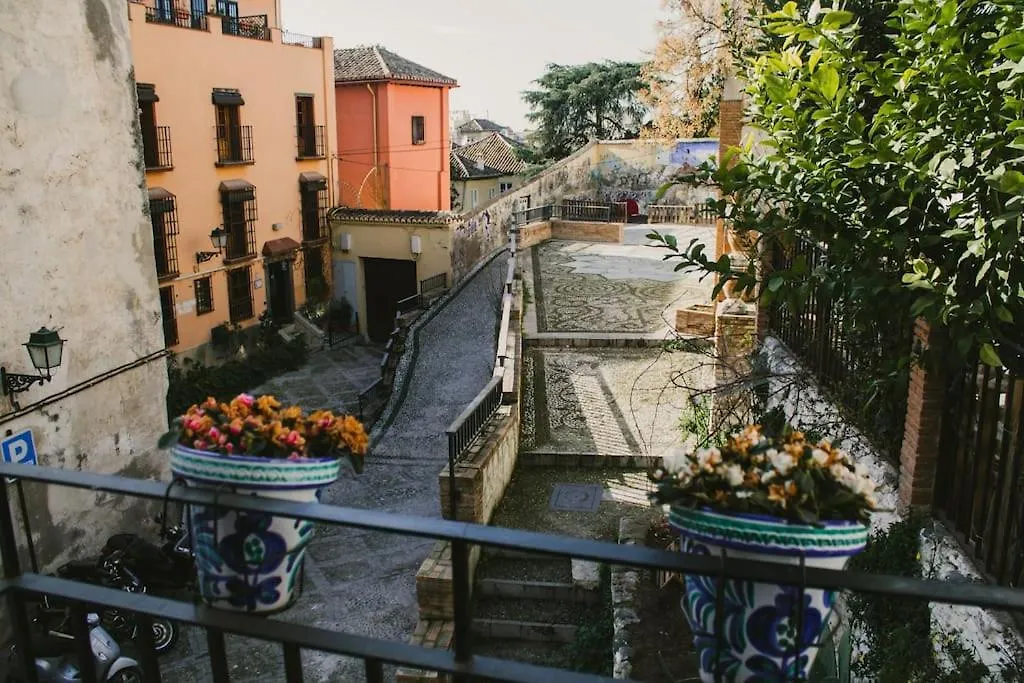 Cerca De La Alhambra, La Casa Del Cuento, Primero location